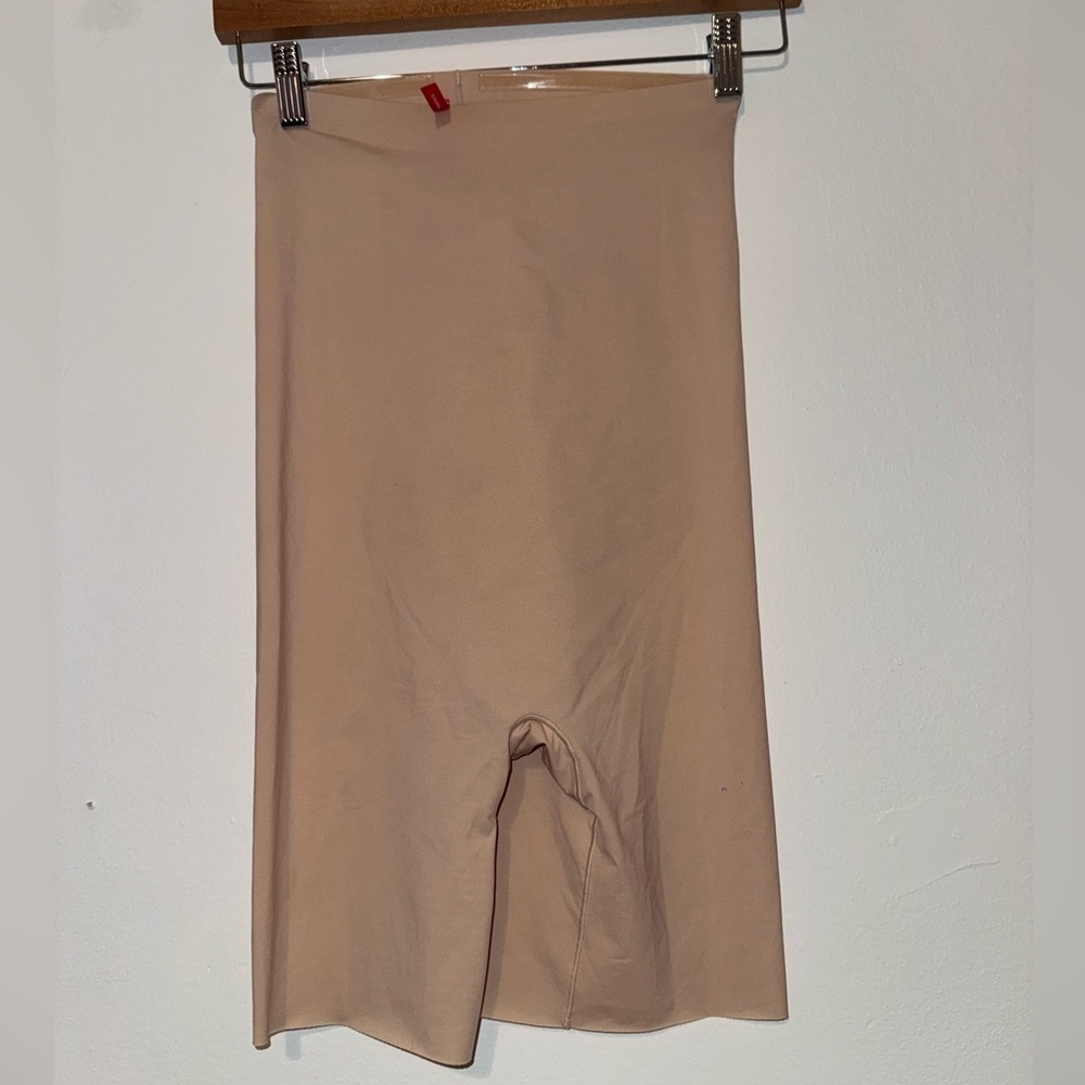 Tan Mid Thigh Shape shorts